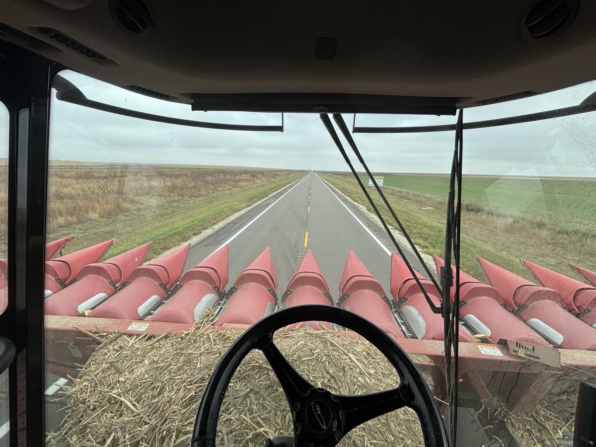 How we do a 23 mile move out in E.Colo/Far Western KS…ladder in bc we take #SafetyFirst seriously. 😆 There are definitely advantages of farming  in low populated areas!    #Corn #Harvest25 <a href="/DallasSeader/">Dallas Seader</a>