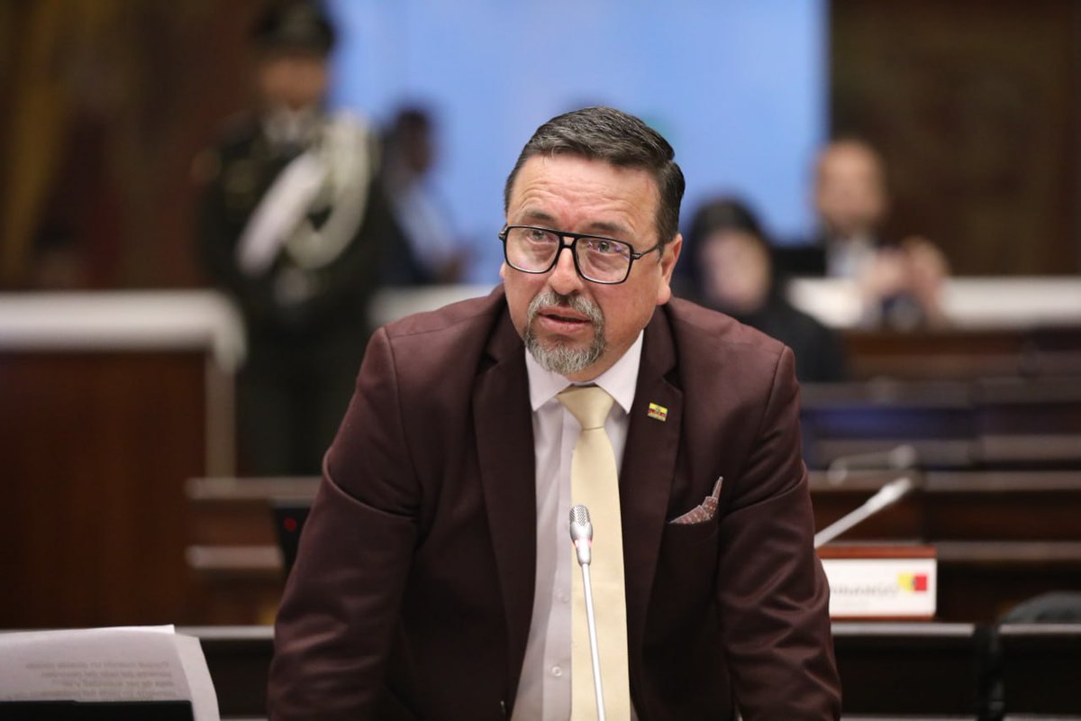 .@XavierOrdonezOk: "Amo a mi ciudad y la voy a defender hasta el último día de mi vida". Rechaza actos de violencia y daños en #Quito. Insta: "Los quiteños queremos trabajar, tener seguridad, poder abrir nuestros negocios".