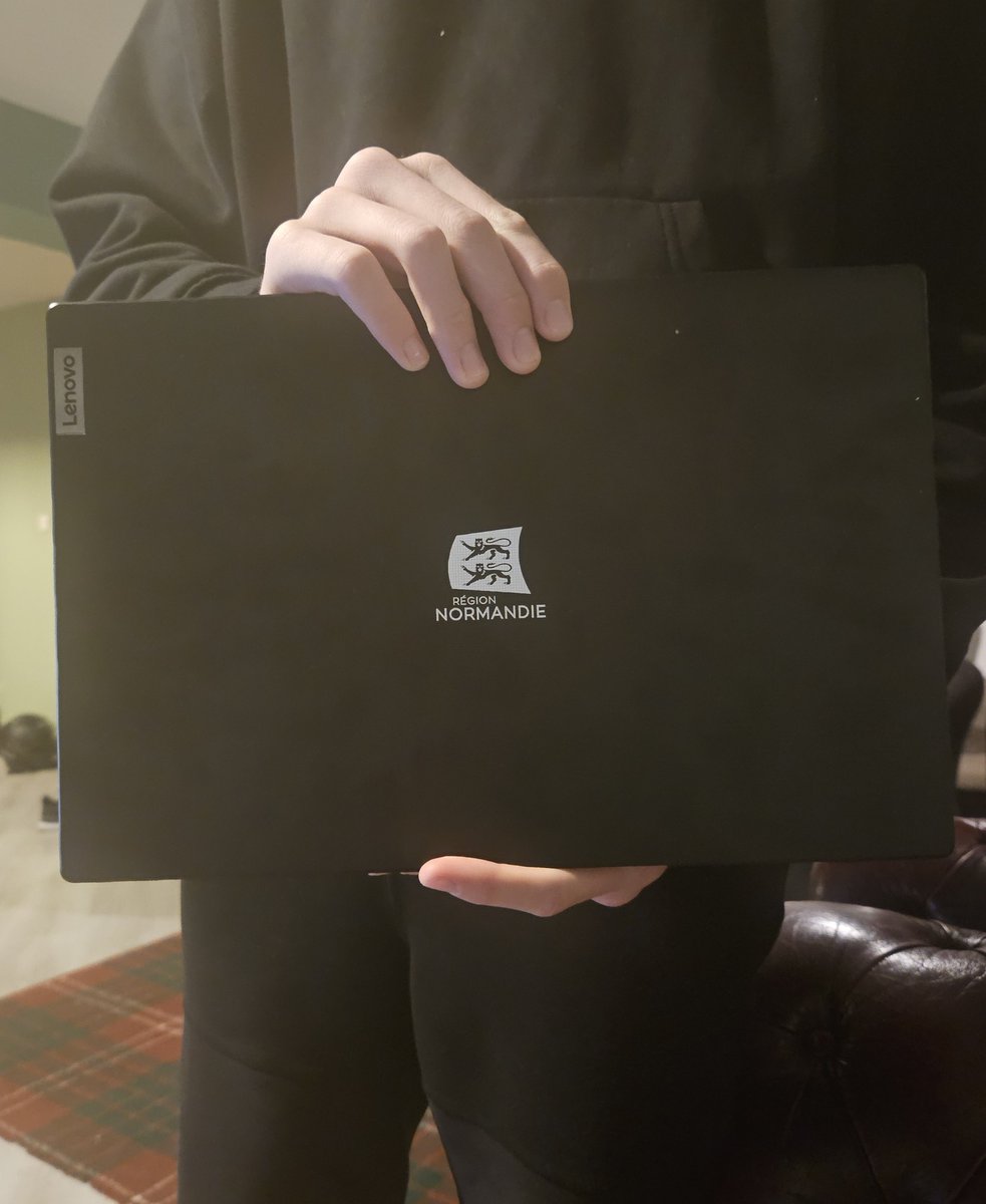 SuzanneinFrance's tweet image. Did you know that all high school children in Normandie receive a free laptop for the 3 years they are at Lycée?  What a great initiative! #goodtoknow

suzanneinfrance.com 

 #SuzanneinFrance