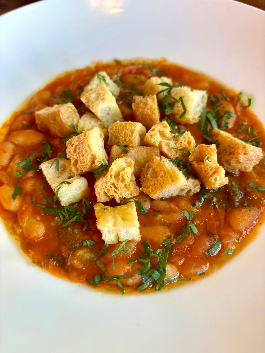 Meet your new cold-weather go-to: Ribollita 🥣 Tuscan white beans, kale, and golden focaccia croutons—hearty, aromatic, and exactly what a chilly night calls for.

🍽️👀 See what else is new on our Dinner Menu: elmorotavern.com/wp-content/upl…