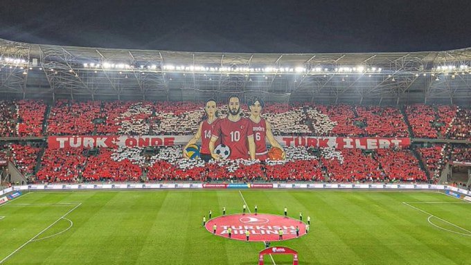 Kocaeli tribünlerinden mesaj: Türk önde, Türk ileri.

Türkiye - Gürcistan
#BizimÇocuklar