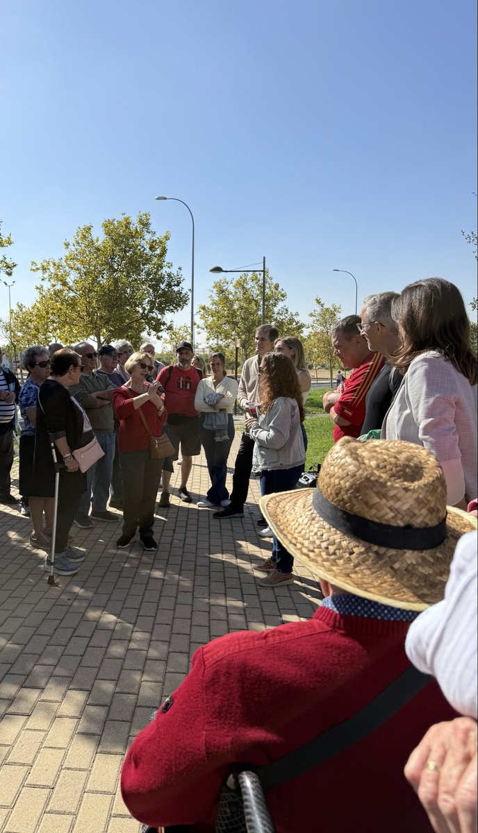 “Un 🌳 por el Párkinson” es un proyecto que ha echado raíces en #Alcorcón.

Cada árbol plantado junto al alumnado del <a href="/IesCastillos/">IES LOS CASTILLOS</a> nos recuerda que, con apoyo, empatía y trabajo conjunto, podemos seguir floreciendo 💚

Gracias por vuestra enorme labor <a href="/Aparkam/">Asociación Párkinson Aparkam</a>.