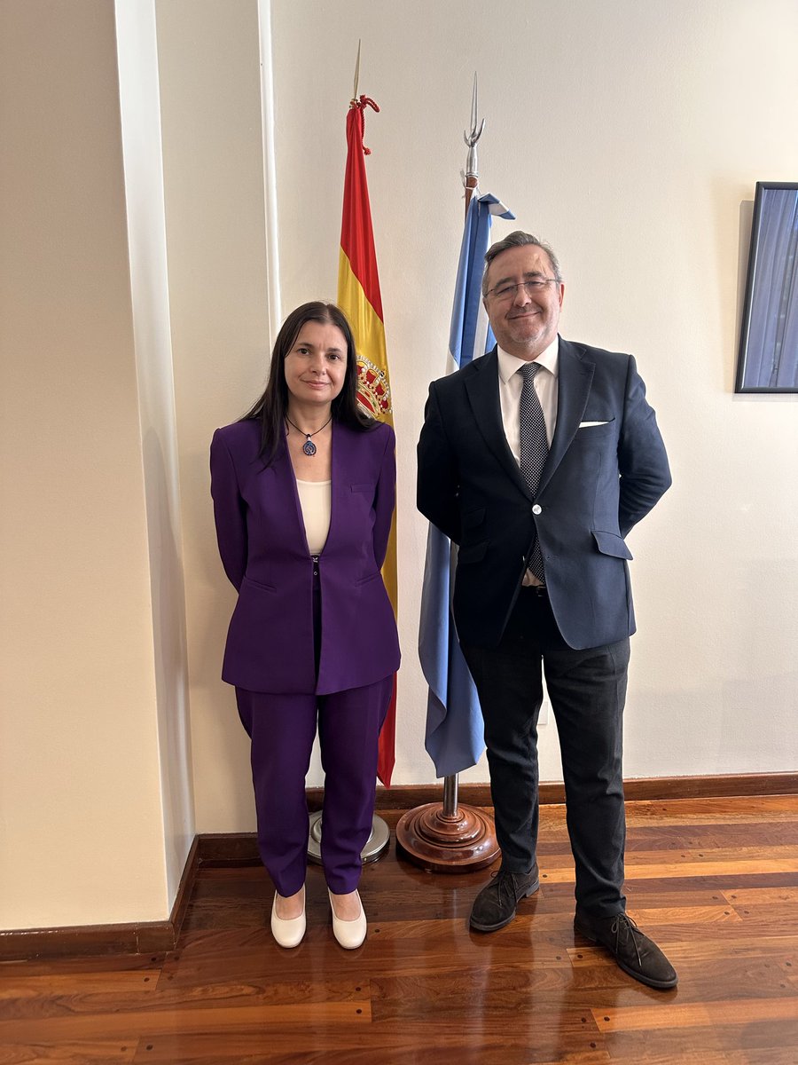 Consejería de Trabajo en Argentina (@constrabajoarg) on Twitter photo Hoy hemos recibido la visita de Violeta Alonso, Presidenta del Consejo General de la Ciudadanía Española en el Exterior adscrito a la <a href="/SEstadoMigr/">Secretaría de Estado de Migraciones</a>. Hemos conversado sobre las propuestas del <a href="/CGCEE_VIII/">Consejo General Ciudadanía Española en el Exterior</a> y de nuestras competencias y funciones en favor de los ciudadanos 🇪🇸 en 🇦🇷 Hoy hemos recibido la visita de Violeta Alonso, Presidenta del Consejo General de la Ciudadanía Española en el Exterior adscrito a la <a href="/SEstadoMigr/">Secretaría de Estado de Migraciones</a>. Hemos conversado sobre las propuestas del <a href="/CGCEE_VIII/">Consejo General Ciudadanía Española en el Exterior</a> y de nuestras competencias y funciones en favor de los ciudadanos 🇪🇸 en 🇦🇷