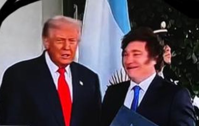 ⁦<a href="/POTUS/">President Donald J. Trump</a>⁩ no condicionó su ayuda a ganar el próx 26/10 — la parte del mercado que lo entendió así, claramente se equivocó/se apresuró.- Trump se refirió al “mandato” de ⁦<a href="/JMilei/">Javier Milei</a>⁩ — escuchen detenidamente.