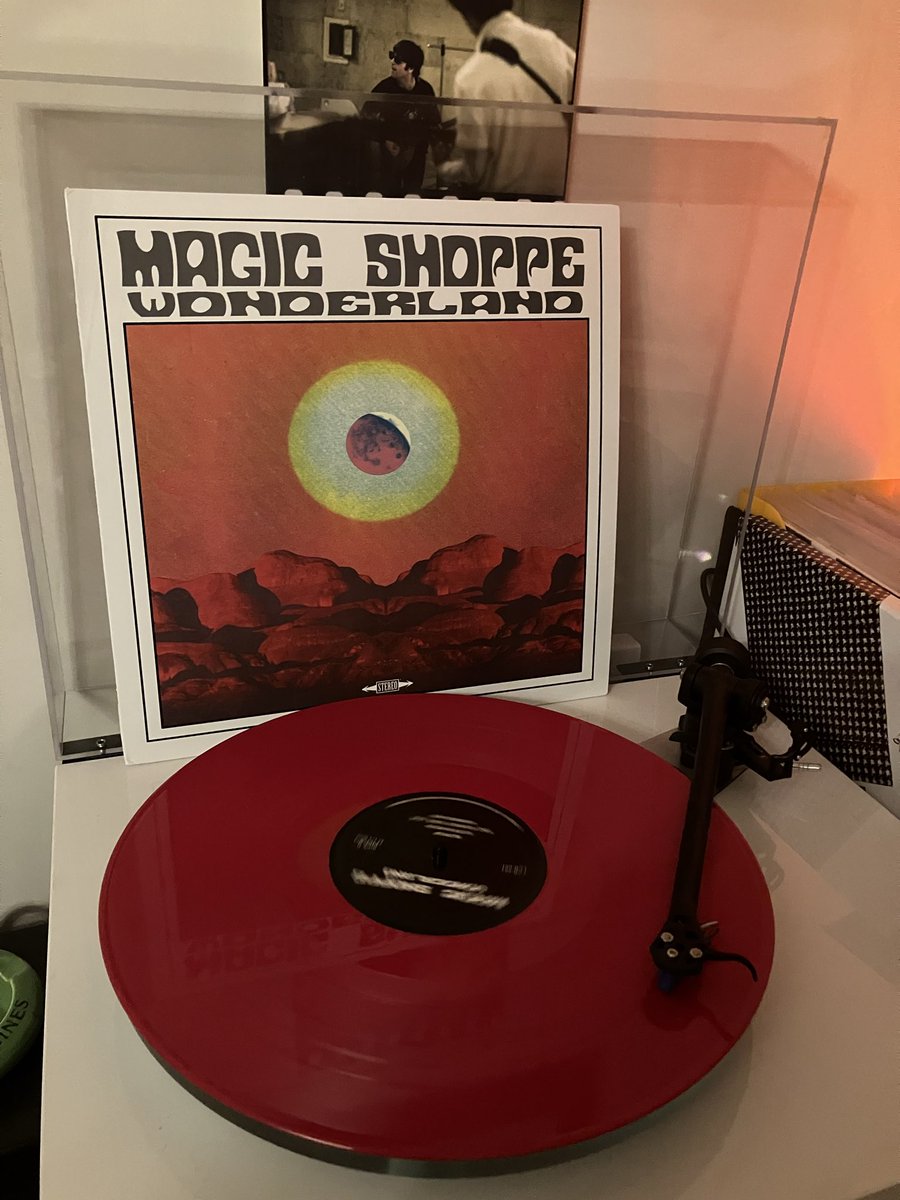 SpectralHeron's tweet photo. Magic Shoppe are back over here from Thursday for a few dates - superb band #gosee #shoegaze #reverb @MagicShoppeHQ ๐๐
https://t.co/YW3qBV0mKU https://t.co/pcZjrTC979