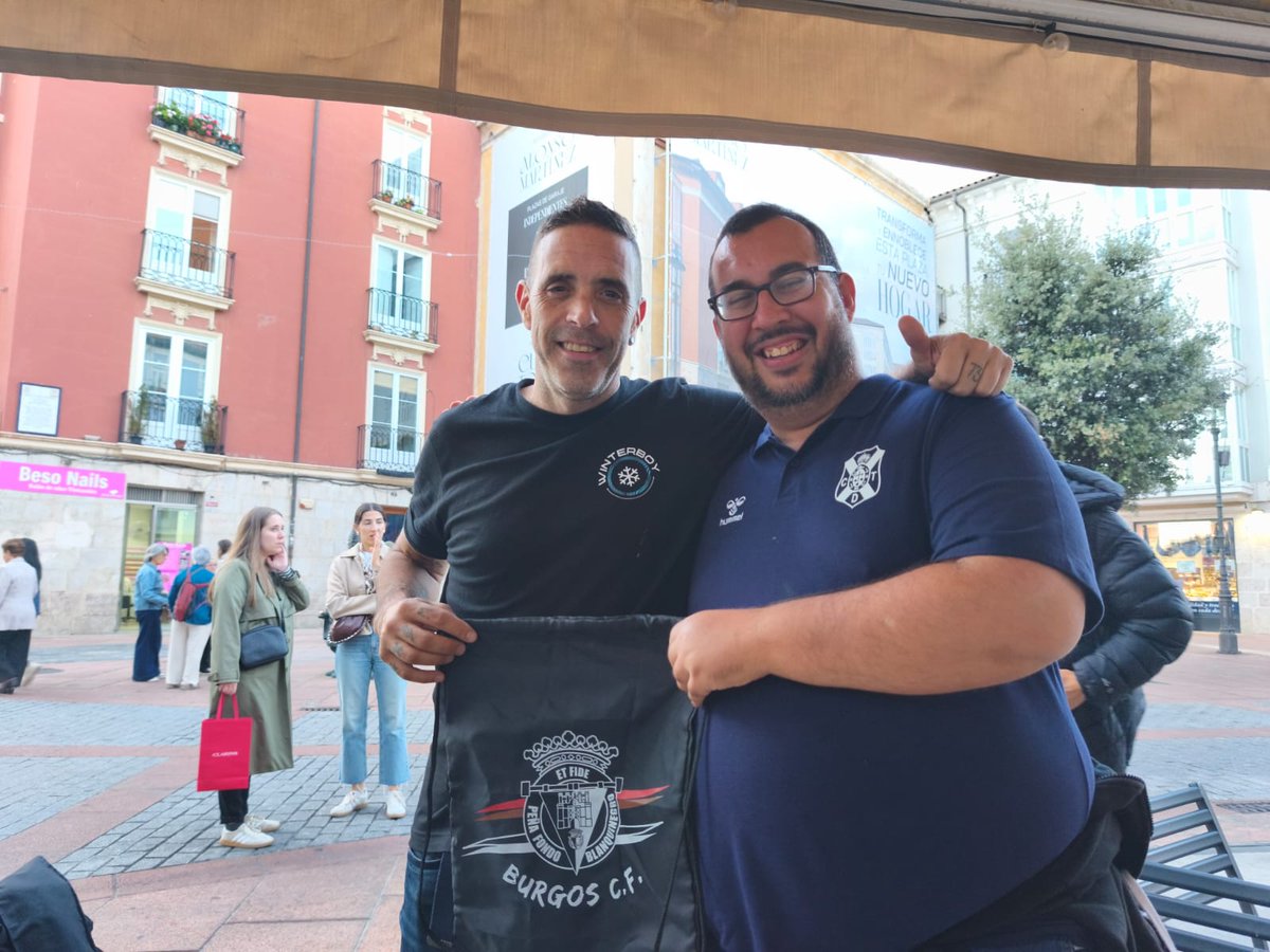 Un placer siempre recibirte en Burgos q ya es tu casa hermano <a href="/cmjose2018/">José</a>, de regalito una mochila de <a href="/FBEtFide/">Fondo Blanquinegro Et Fide</a> para tus viajes con tu querido <a href="/CDTOficial/">CD Tenerife 🏴󠁧󠁢󠁳󠁣󠁴󠁿</a>. Esperando tu próxima visita 🫶