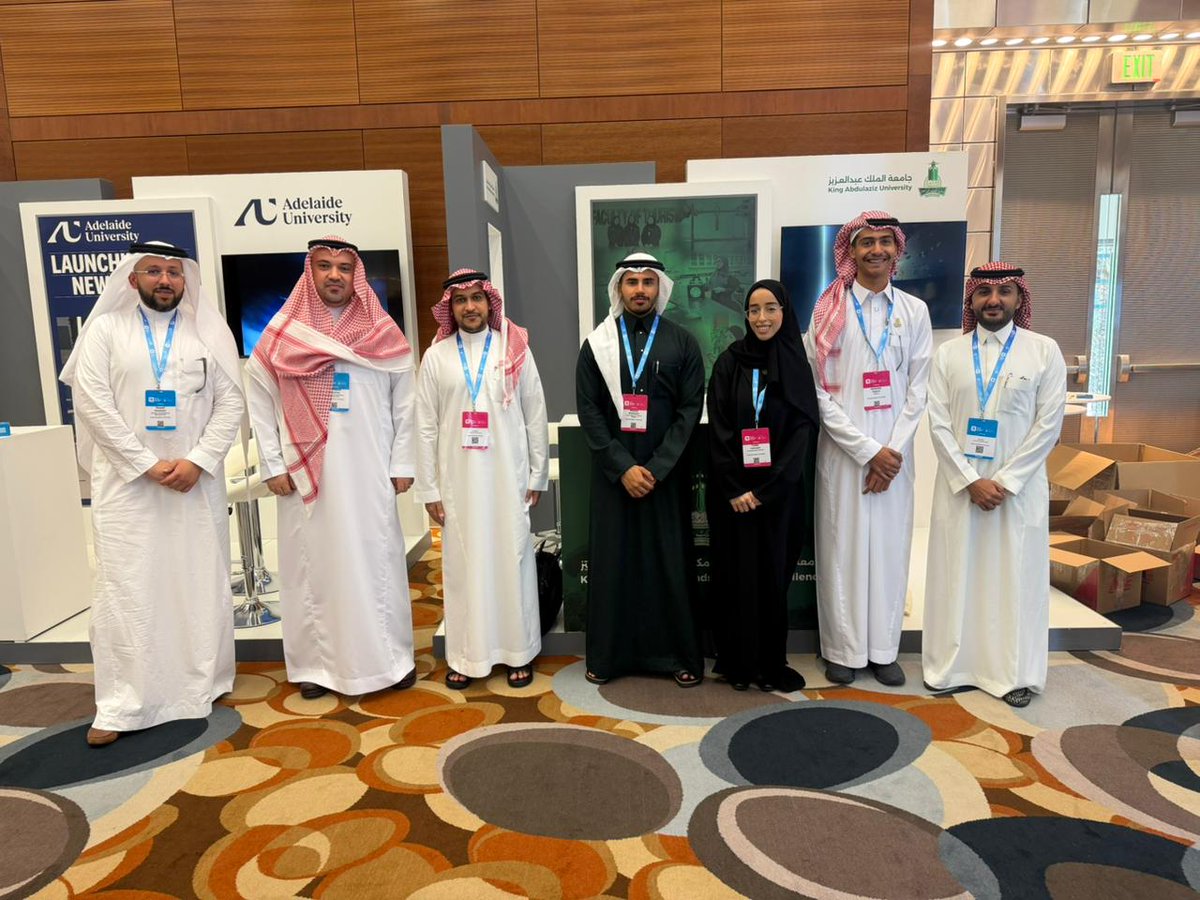 geo_algarni's tweet photo. تشرفت بتمثيل #جامعة_الملك_عبدالعزيز ضمن سفرائها المشاركين في #THEwas التي استضافتها #KAUST ، تحت عنوان "الجامعات كعوامل فاعلة للتقدّم".
سعيد بأن أكون العدسة الإعلامية للوفد، وممتن لهذه التجربة التي عكست فخر الانتماء وتميّز الجامعة عالميًا 🌍🎥
#KAUST #THEwas https://t.co/iM3y442Vii