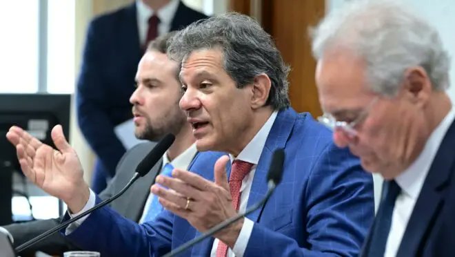 analise2025's tweet photo. 🇧🇷 Taxar Bets, bancos e bilionários só é injusto para os desinformados, disse Haddad em audiência no senado.

O ministro também afirmou que o corte de emendas parlamentares pode ser acima de 7,5 bilhões no orçamento de 2026. https://t.co/9cxIyLhbjX