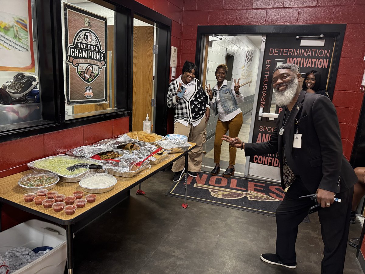 WMS_NoleLife's tweet photo. Taco Tuesday for our terrific coaches! #CoachesAppreciationWeek https://t.co/FEp9iauIln