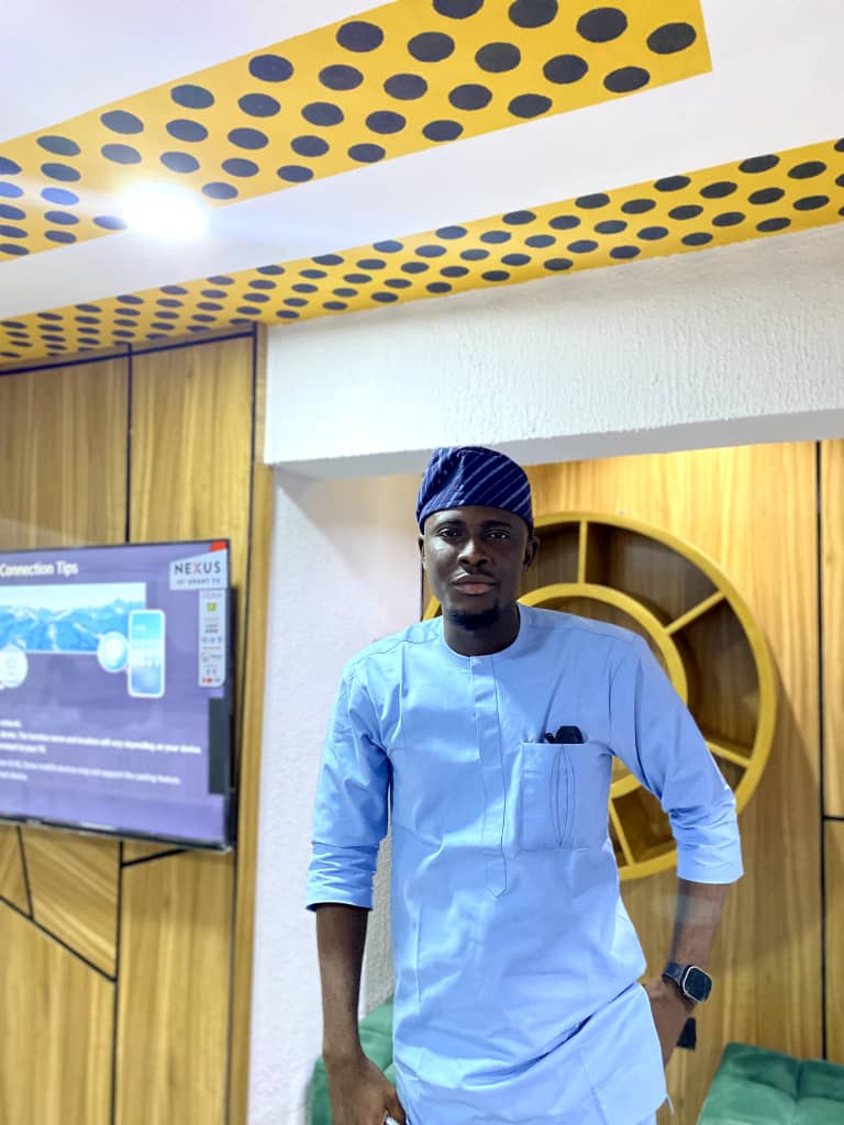 Hon_Jesugbemi's tweet image. I wear caps for a living. 💫