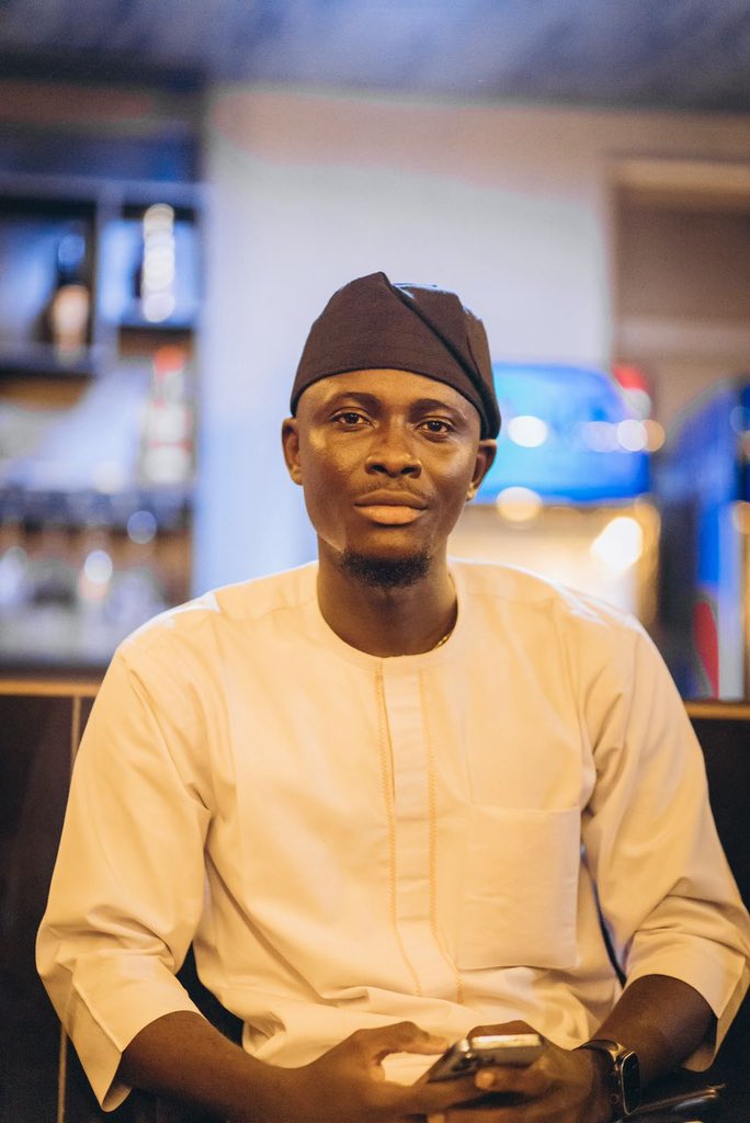 Hon_Jesugbemi's tweet image. I wear caps for a living. 💫