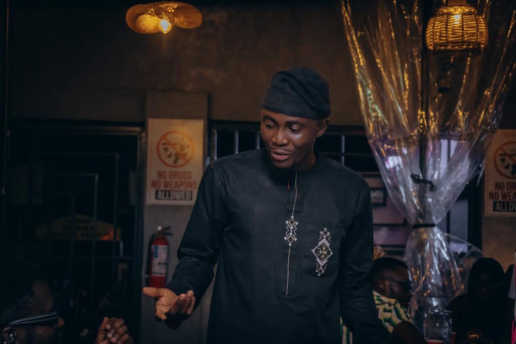 Hon_Jesugbemi's tweet image. I wear caps for a living. 💫