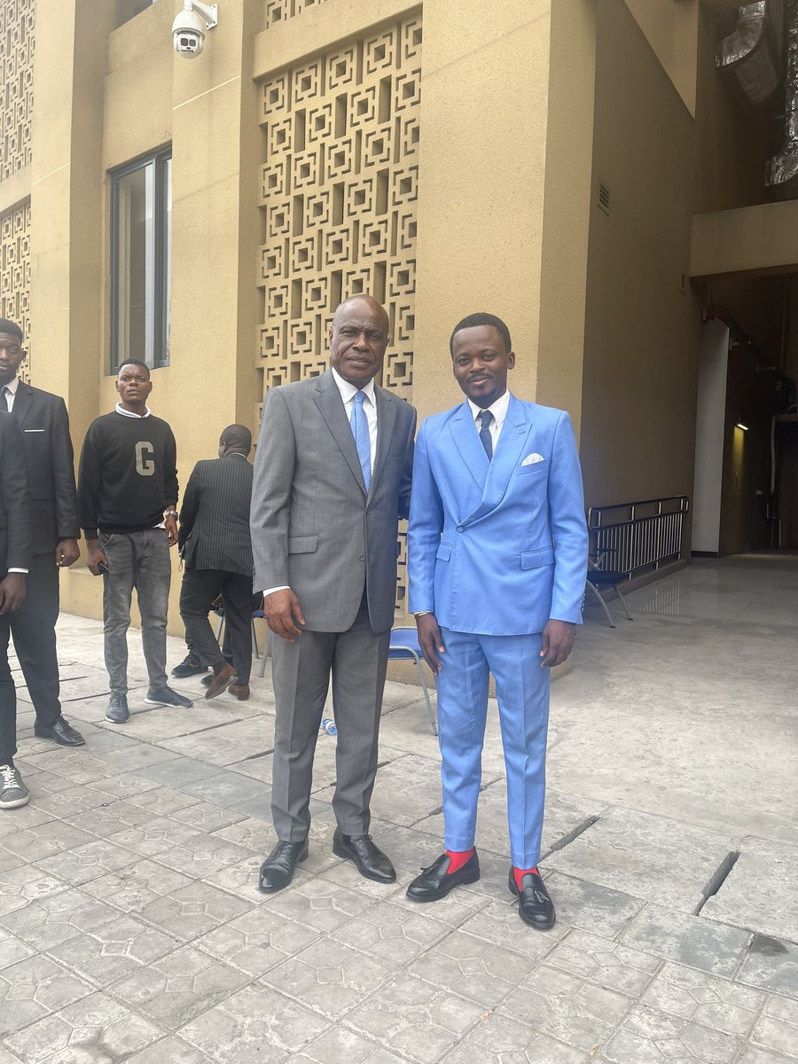 #RDC : Profond respect au Chef de fil d l’Opposition Républicaine non armée le Président Martin FAYULU MADIDI <a href="/MartinFayulu/">Martin Fayulu</a> ,le doyen de l’opposition congolaise, partisan de la non violence &amp; de la paix. 
Vous portez un leadership exemplaire &amp; de haute de facture. <a href="/MuadiLaeticia/">Laetitia Muadi</a>