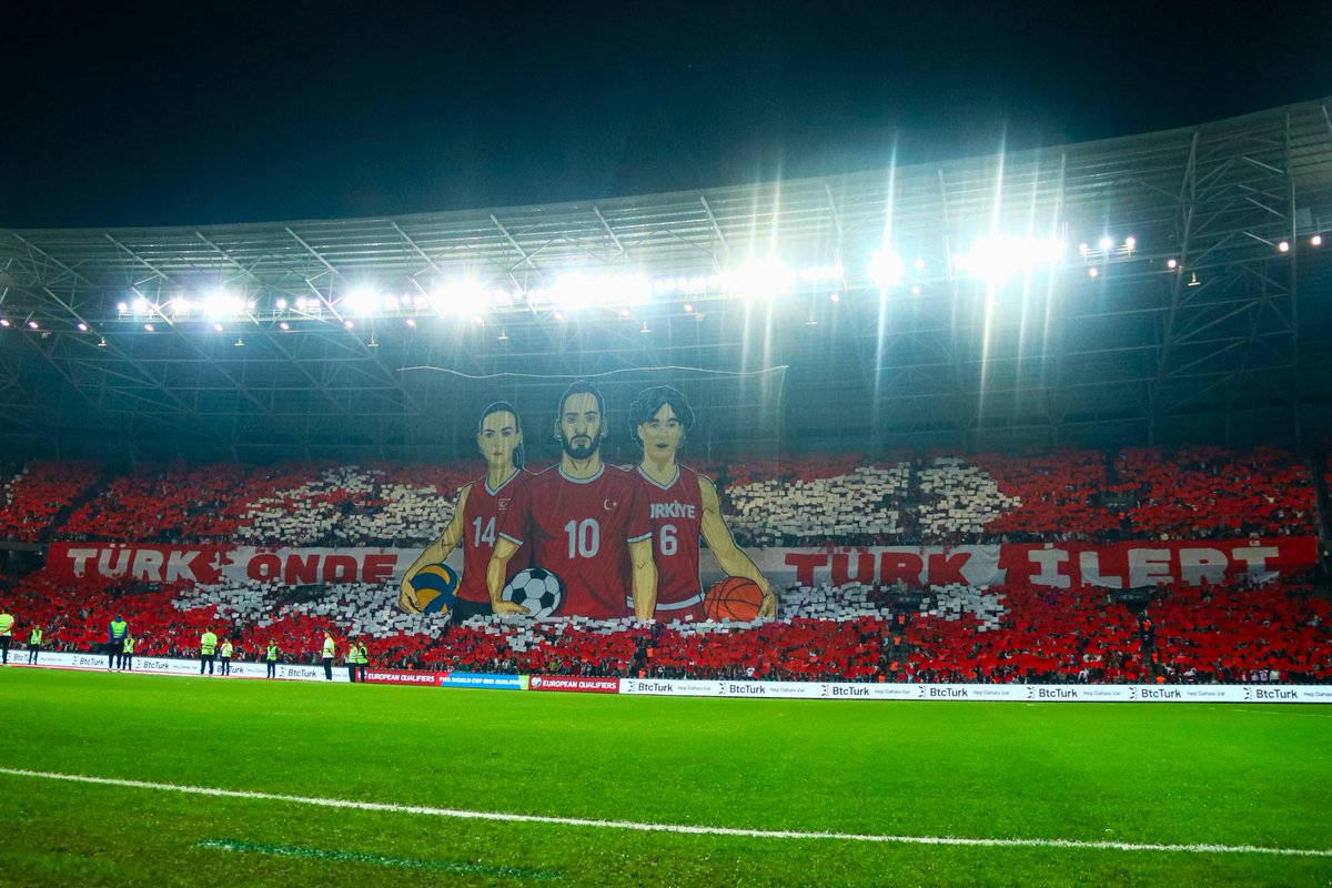 Hodri Meydan işini bilir... 🇹🇷

"TÜRK ÖNDE, TÜRK İLERİ!" 

📸 <a href="/lagolfocom/">La Golfo</a>