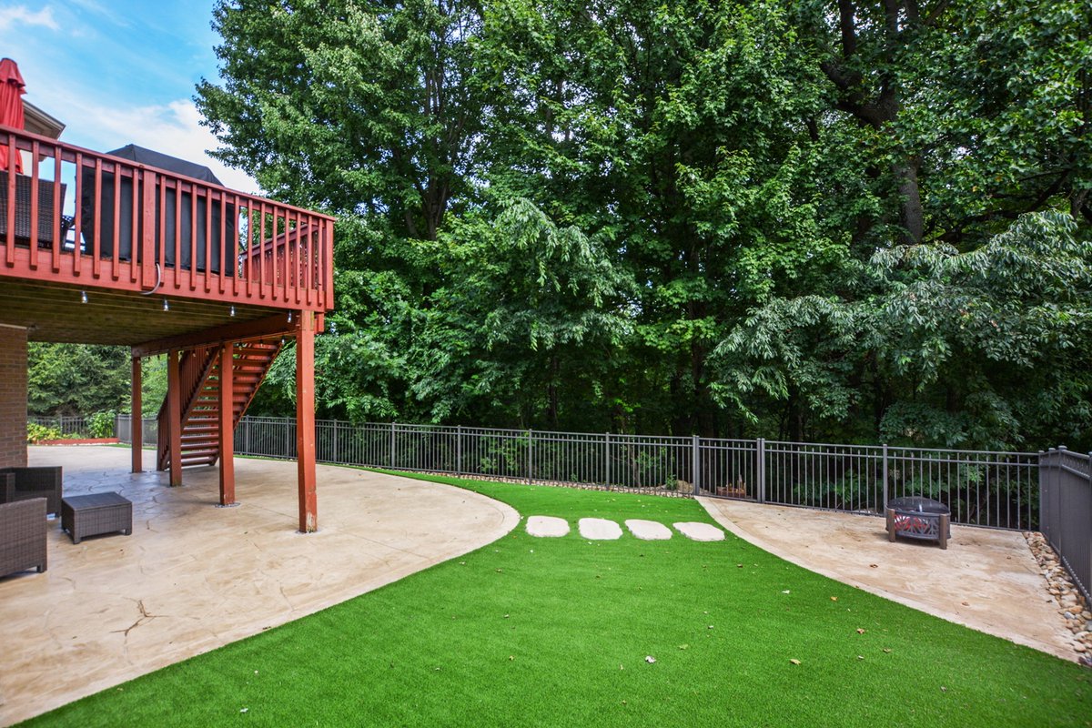 ArtificialTurf_'s tweet image. Upgrade your outdoors with 69ts 🌱💚 Perfect for pets, play, and backyard vibes — built to stay lush with quad-color tech + UV resilience.

Request your free sample kit 👇
artificialturfsupply.com/request-sample…