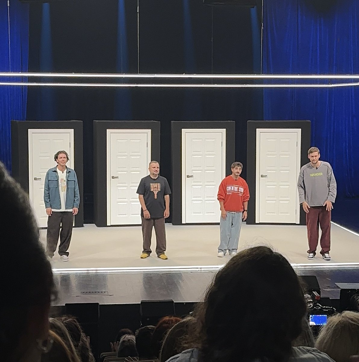 sweetdevilvs's tweet image. здравствуйте, а мы живы. 
я тут вот на истории ходила, а у вас как дела?