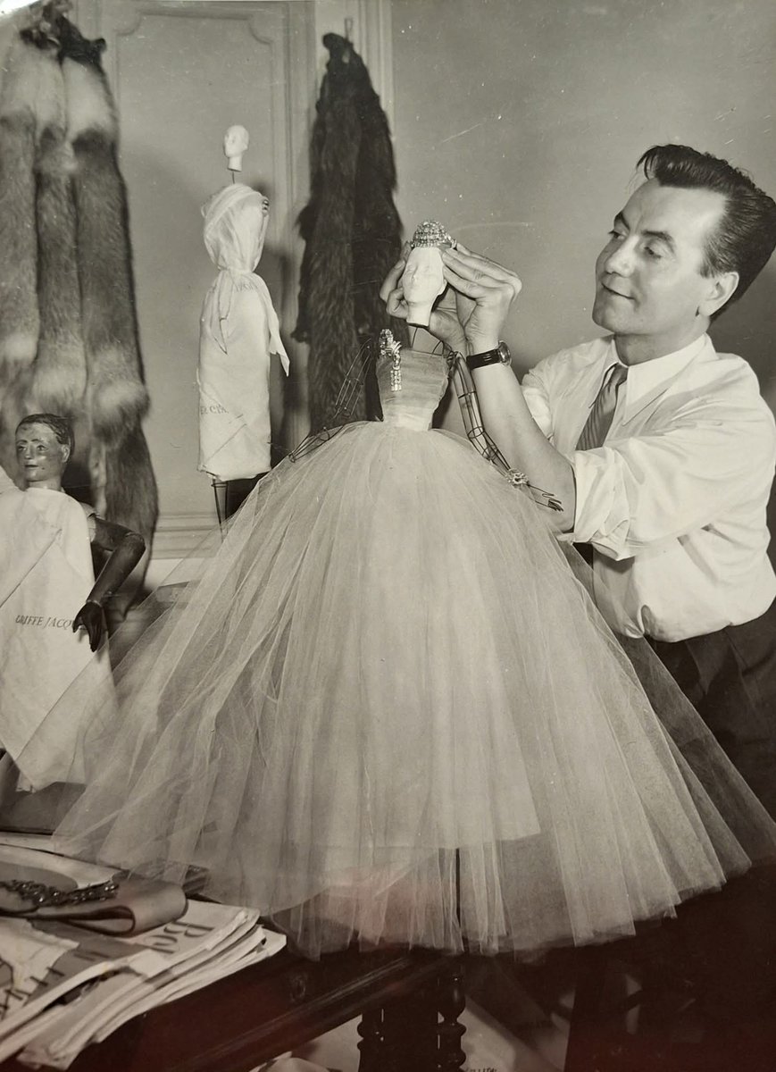 [Hommage à #JacquesGriffe]
Rendez-vous samedi 18 octobre à  14h30 à #ConquesSurOrbiel pour honorer la mémoire de ce grand couturier avec l'#AAVCC.
#Hautecouture #Carcassonne