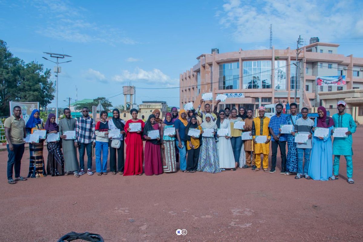 Du 29 Septembre au 10 Octobre 2025, j’ai eu l’honneur et le privilège de coordonner des séances de renforcement de capacités en faveur de 30 jeunes filles et garçons sur les techniques de :

✅Montage et Gestion de projet ;
✅Recherche de financement et gestion comptable.