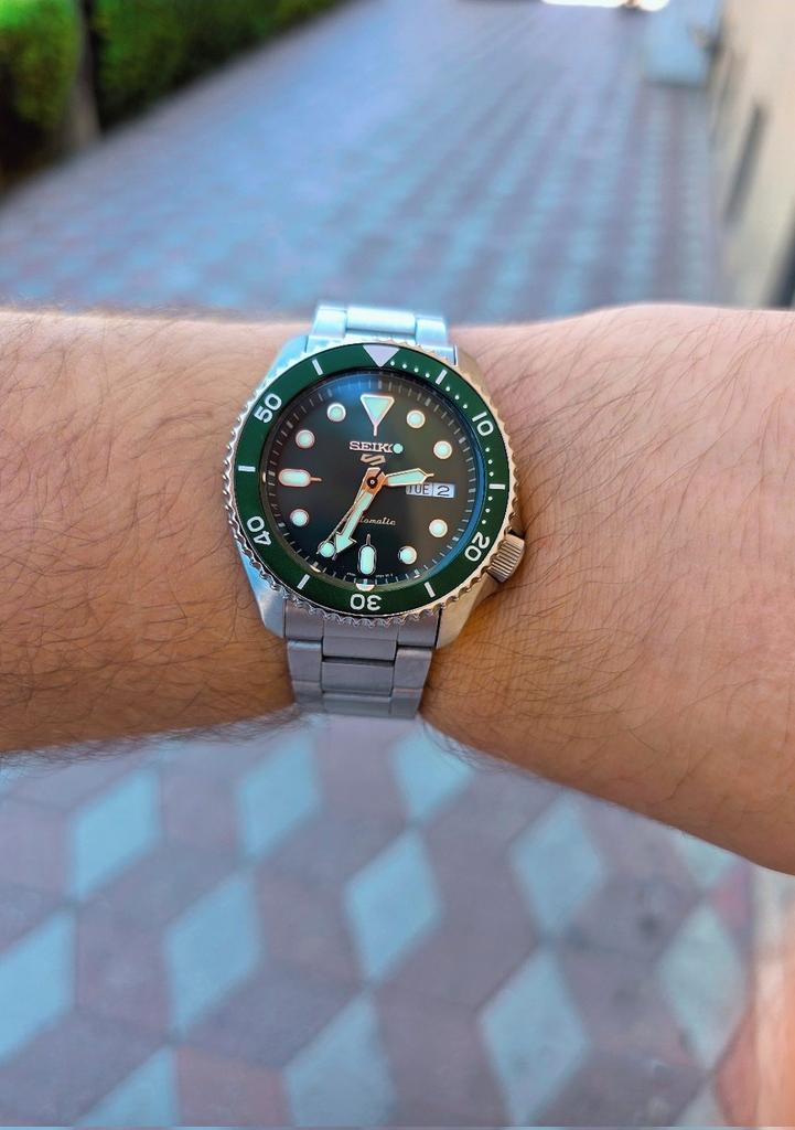 Üstatlar selam, başlangıç için, beyaz yaka casual giyime uygun bir saat bakıyorum, ufak bir araştırma yaptım ve şu modelleri beğendim, bütçe en fazla 10-15 k olacak şimdilik, İstanbul içi fiziki mağazadan veya güvenilir site linkiyle beraber tavsiye eder misiniz,