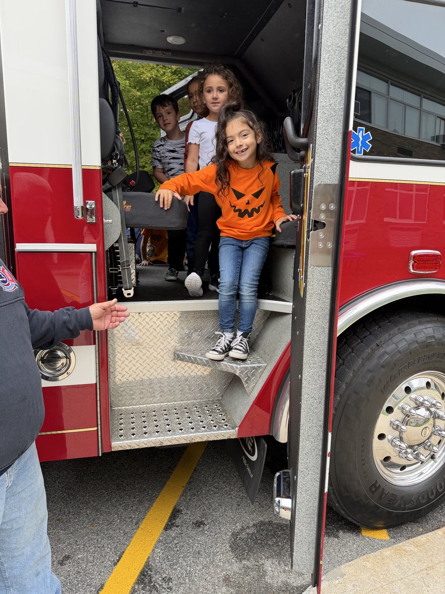 Ms. Lyons tweet media