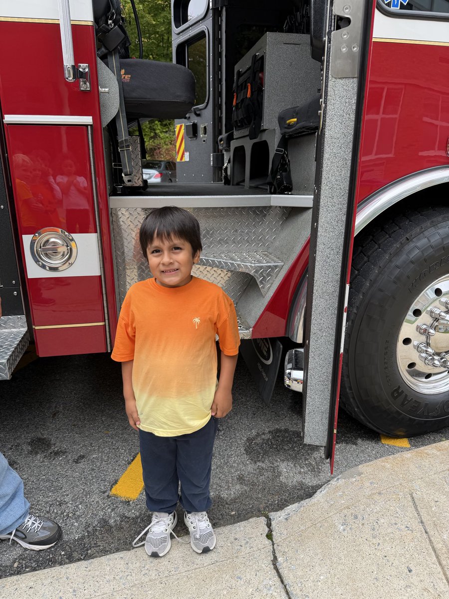 Ms. Lyons tweet media