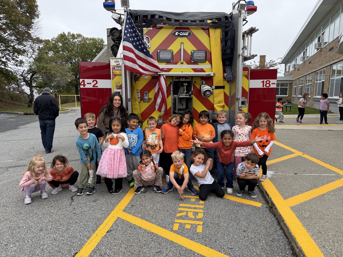 Ms. Lyons tweet media