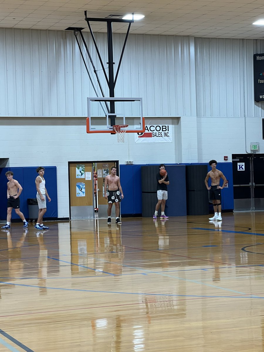 Senior guard Dane Sprigler is an unsung hero for Silver Creek.

Surrounded by Division I talent, the 6’0” guard was second on the team averaging 15.4 points per game while shooting 70-132 (53.0%) from deep last season.

High-level small college prospect. Interested in aviation.