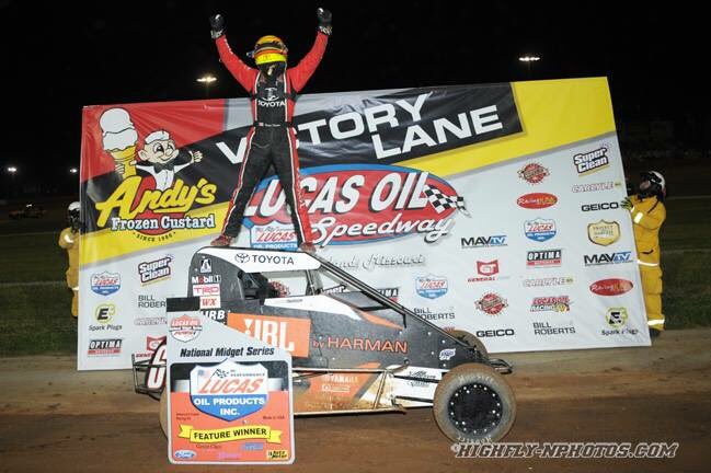 All four contenders in the <a href="/RotoRooter/">Roto-Rooter</a> Midweek Series are former winners at @LucasSpeedway, where the title is decided tomorrow night!

𝟱𝟲𝟯 <a href="/Rico_Abreu/">RICO</a>
-𝟲 <a href="/Tanner_Thorson/">Tanner Thorson</a>
-𝟵 @BradSweetRacing
-𝟭𝟮 Aaron Reutzel

𝗕𝗨𝗬 𝗧𝗜𝗖𝗞𝗘𝗧𝗦 🎟️ Bit.ly/4hx5TQP