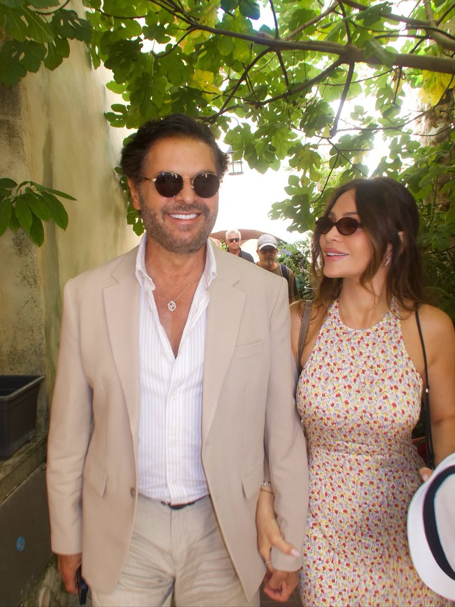 على وقع أغنيته الرومانسية الجديدة #خايف_من_إيه السوبرستار #راغب_علامة يشارك عبر حسابه على إنستغرام صورًا مع زوجته #جيهان خلال رحلتهما إلى #فرنسا حيث كانا يستمتعان بوقتهما، ويتجوّلان في الأسواق الشعبيّة والأماكن الطبيعيّة لبلدة إزي الفرنسية.
<a href="/raghebalama/">RaghebAlama</a>
sayidaty.net/%D9%85%D8%B4%D…