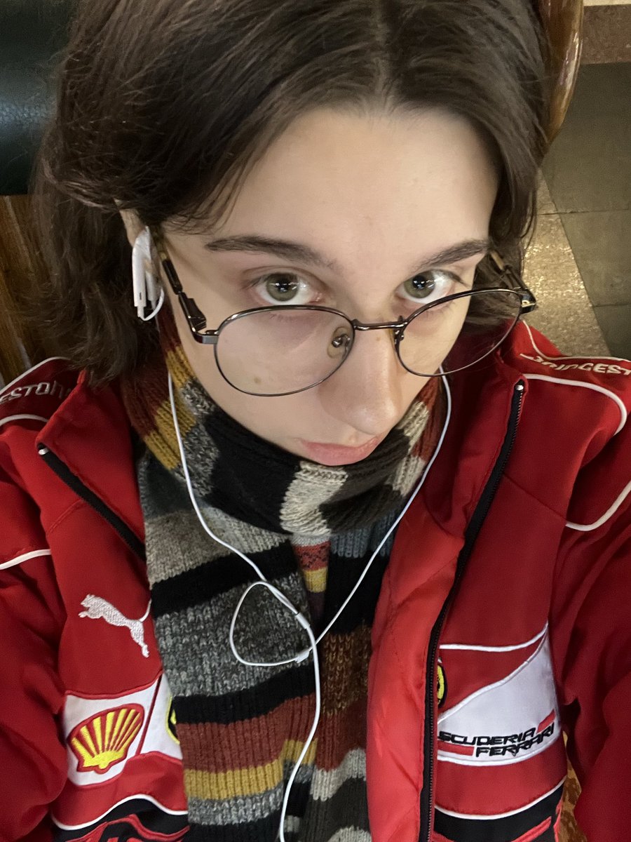 Заступниця Бога tweet media