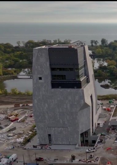LangmanVince's tweet image. What's the first thing that comes to mind when you see Barack Hussain Obama's library?