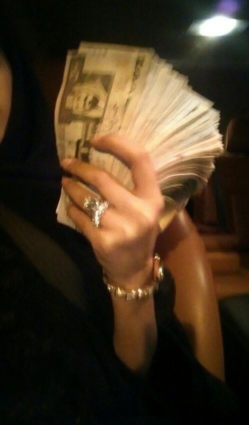 missmaylis's tweet photo. Real paypigs where are you ? #moneyslave #paypig #findom https://t.co/I29YbjwKO1