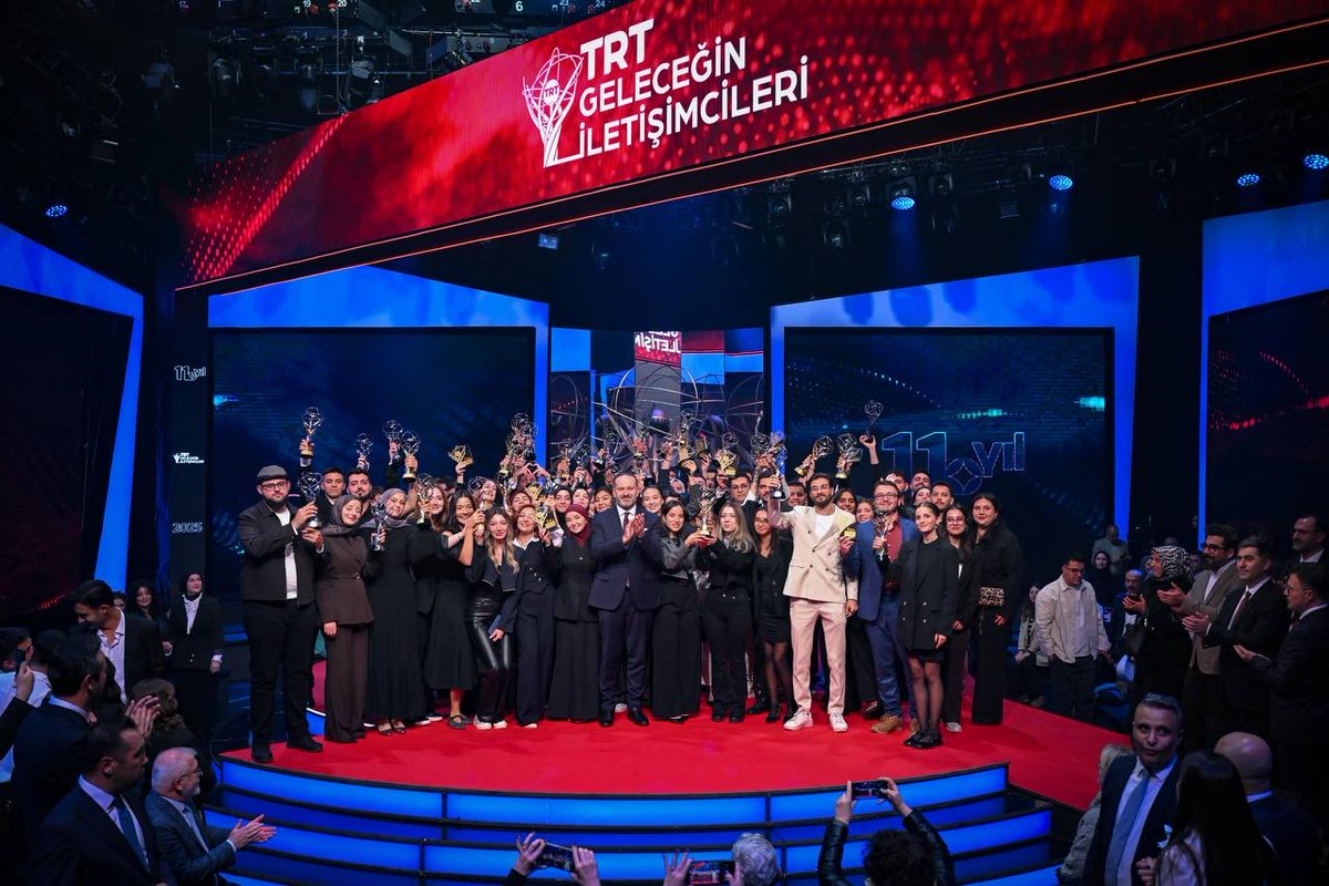 11. TRT Geleceğin İletişimcileri Yarışmamızda ödüller sahiplerini buldu.

TRT'nin tecrübe ve değerlerini geleceğe aktarma gayretimizin en kıymetli tezahürlerinden biri olan <a href="/trtgiy/">TRT Geleceğin İletişimcileri Yarışması</a>'e katılan tüm öğrencilerimize kariyerlerinde başarılar diliyorum.

#TRT hem bellektir hem gelecek!