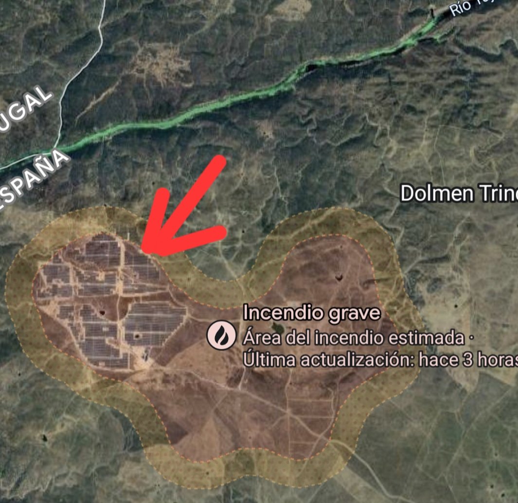 MAlpelicano's tweet image. Así quema el monte la mayor planta solar de Europa.
1,49 millones de módulos solares, verdes y sostenibles.
España 2025