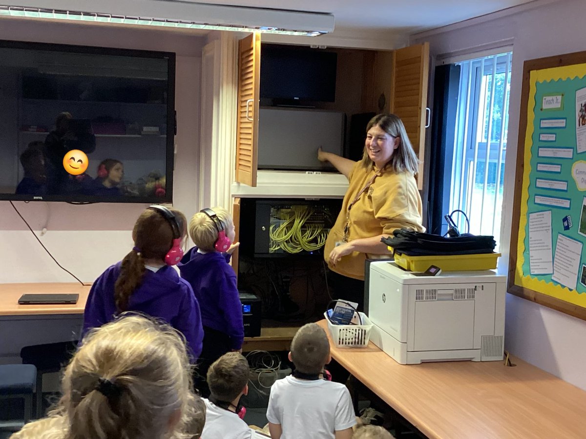 HorncastlePri's tweet image. 💻 Year 3 went on a tech-tastic tour today to learn all about computer networks! They spotted network sockets, switches and even the school server 👀🔌 It was made even more fun with our @nowpressplay headsets — and Mrs Cox as our enthusiastic tour guide! 🎧🧑🏫 #Computing #Year3
