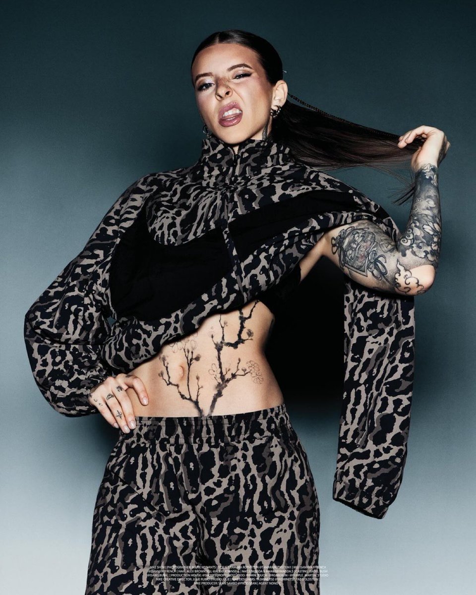 Si compro el conjunto viene con la modelo?