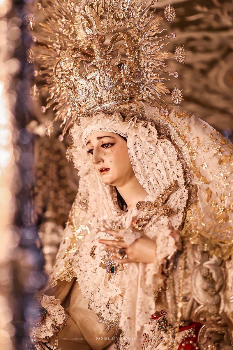 Araqueencrrs's tweet photo. Reina de la Paz y Esperanza Coronada 

#MagnoVCOR25 @HdadPazCordoba https://t.co/FjhDCnRfvs