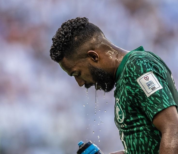 قاعد يعيش في ضغط نفسي 🥺
يلعب وهو مصاب 🥺
لاتنتقدونه هو نجم المنتخب 🥺

الفحل ذا ضحى بمسيرته الكروية عشان المنتخب 
ولا اهتم للكلام الفاضي ذا