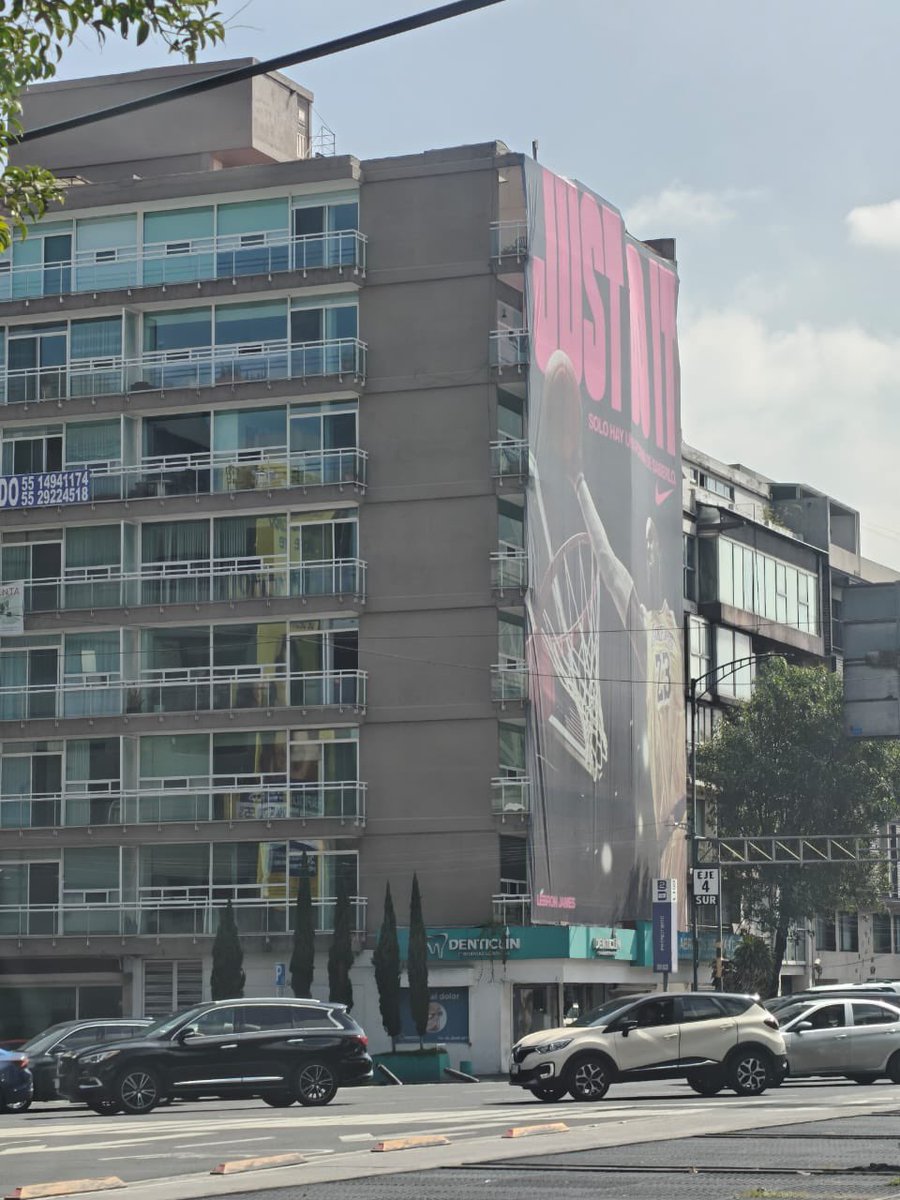 MetropolisCDMX's tweet photo. @MetropolisCDMX, le requiere a la marca @Nike a retirar el envolvente, colocado de manera irregular en el edificio ubicado en la esquina de av. Patriotismo y Eje 3 Sur, en esta Ciudad, ya que infringe la #LeyDePublicidadExterior https://t.co/gUrg2ibeOG