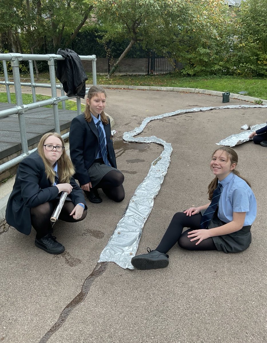 MCS_SRB's tweet image. Year 9 had lots of fun today building their own rivers 💦🏞️🍁