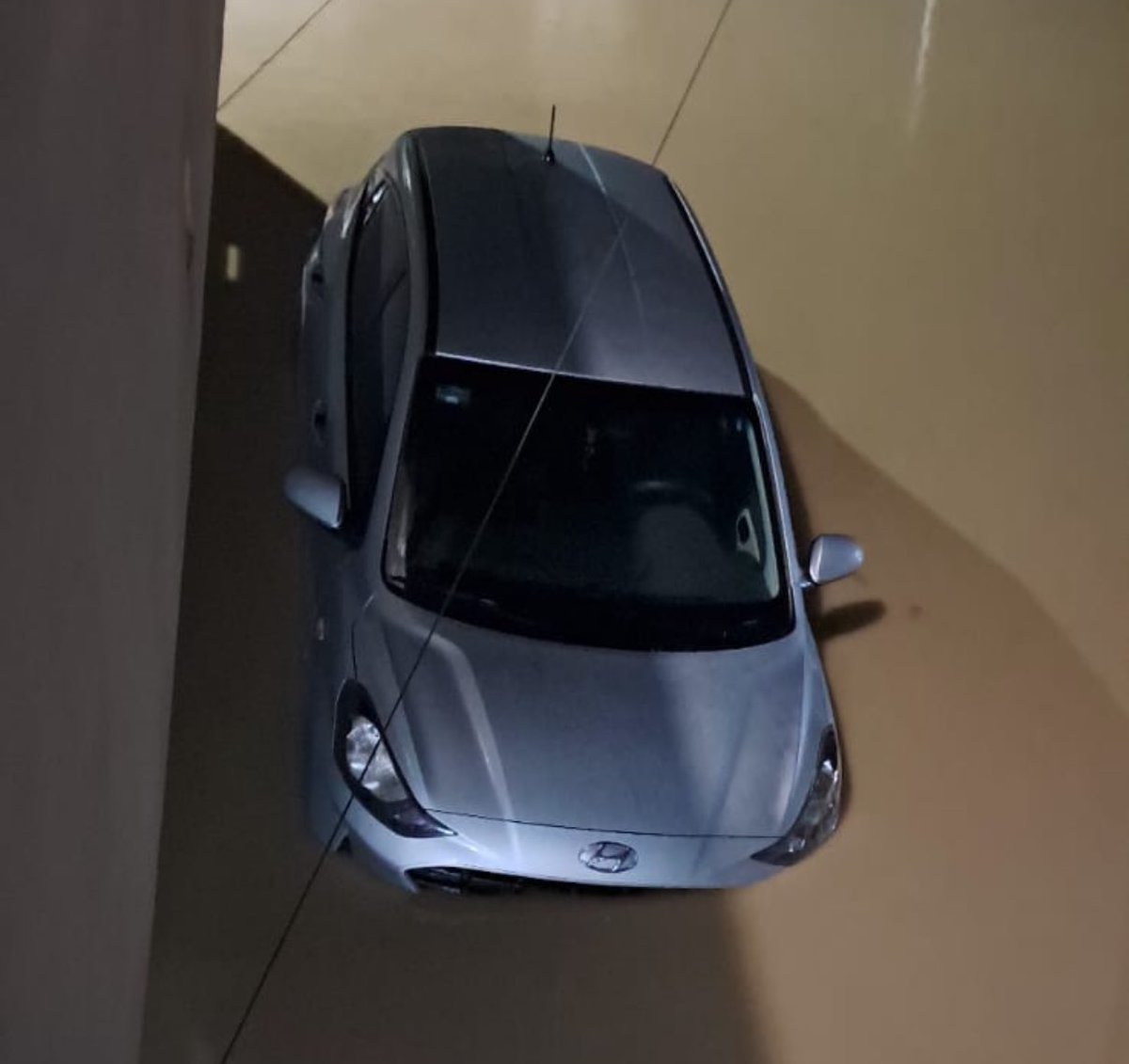 gloriavargas29's tweet photo. Hola @HyundaiMotorMex , mi prima es doctora y trabaja en Álamo, Veracruz. Hace unos días su carro se inundó por completo, al punto de quedar cubierto y dejar de funcionar. Lamentablemente, su seguro acababa de vencer justo antes de esta tragedia. Fue una inundación fuera del control de cualquiera, algo que nadie pudo prever. Además, su carro es su herramienta de trabajo para poder visitar a sus pacientes fuera del hospital. Sería un gran gesto, y algo muy valioso para ella y para su labor médica, que pudieran ayudarla a que su carro vuelva a funcionar. 🙏🚗🩵 #alamoveracruz #Inundaciones