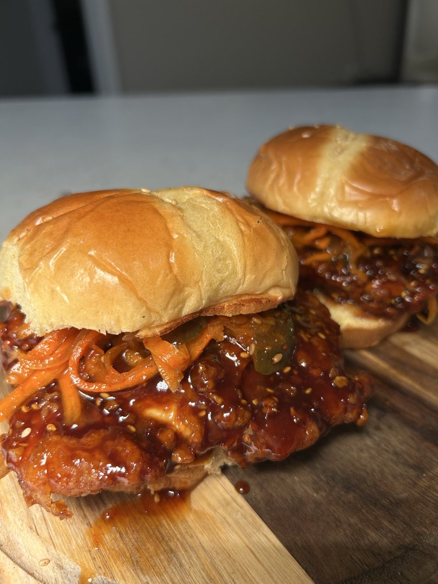 _thatssomimi's tweet photo. Korean fried chicken sandwiches. Crazy good https://t.co/8OhEWa0dle