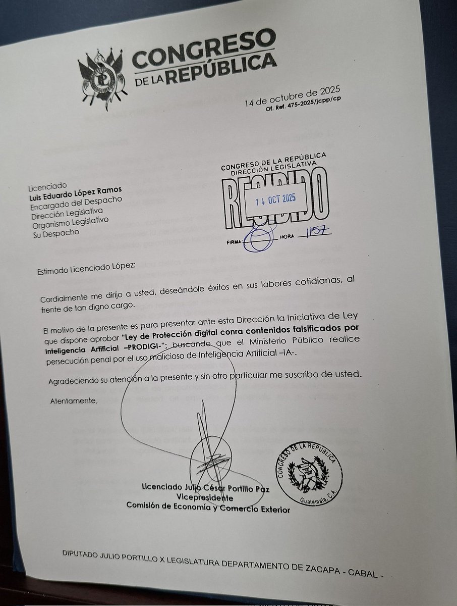 El diputado Julio Portillo presentó la iniciativa #PRODIGI, que busca proteger a las personas de contenidos falsos con Inteligencia Artificial. La propuesta contempla penas de 3 a 6 años de prisión y multas de hasta Q500 mil por crear o difundir material manipulado
#CongresoGT