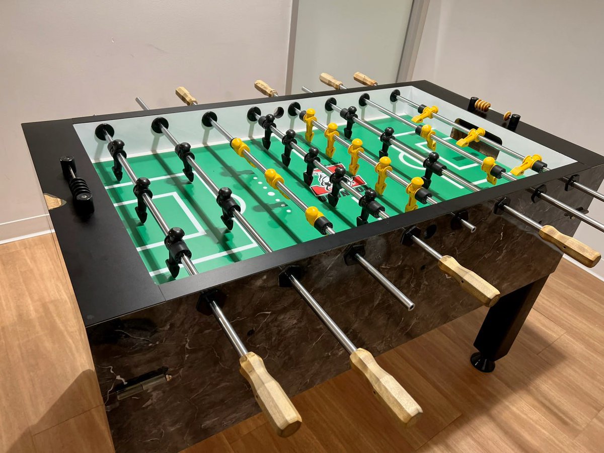 SandraCee13's tweet image. Just another day in the LA office, where meetings end with a foosball match 🎮🌴
#FoosballTime #LosAngelesOffice #WorkFunBalance #LALife #CreativeWorkspace #GoodVibesOnly #OfficePlayground #TeamBond