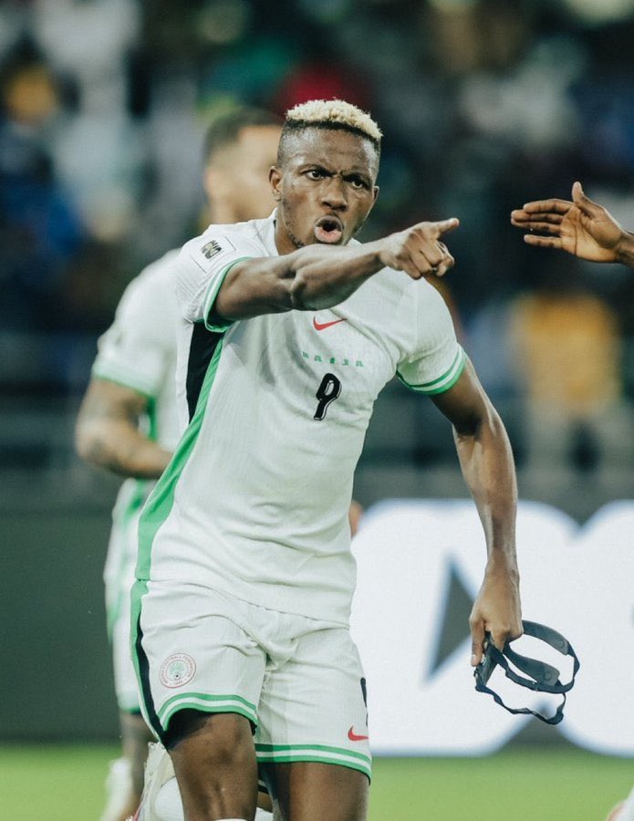 oxygist's tweet image. Odumodu and his friends in the mood of celebrating after Nigeria wins Benin with 4:0 and also qualified for Playoffs.
(Intercontinental Ekong Rohr Osihmen)
