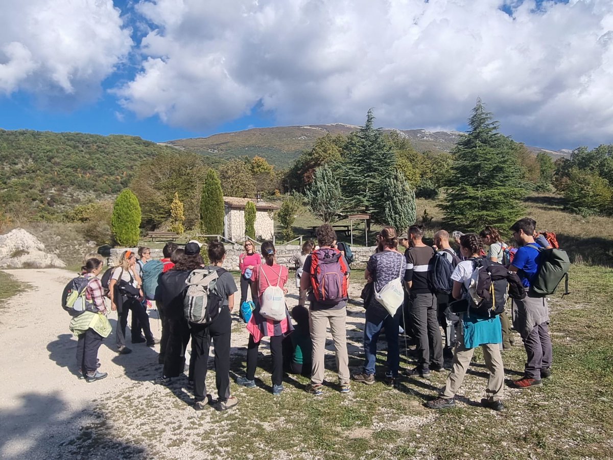 lteritaly's tweet photo. #RiViVe, October 14th,  2nd day of our transdisciplinary residency combining art, science, humanities, education and #biodiversity managers

Exploring biodiversity in Amplero, Abruzzo, #Italy https://t.co/vY6Q1JWzLX