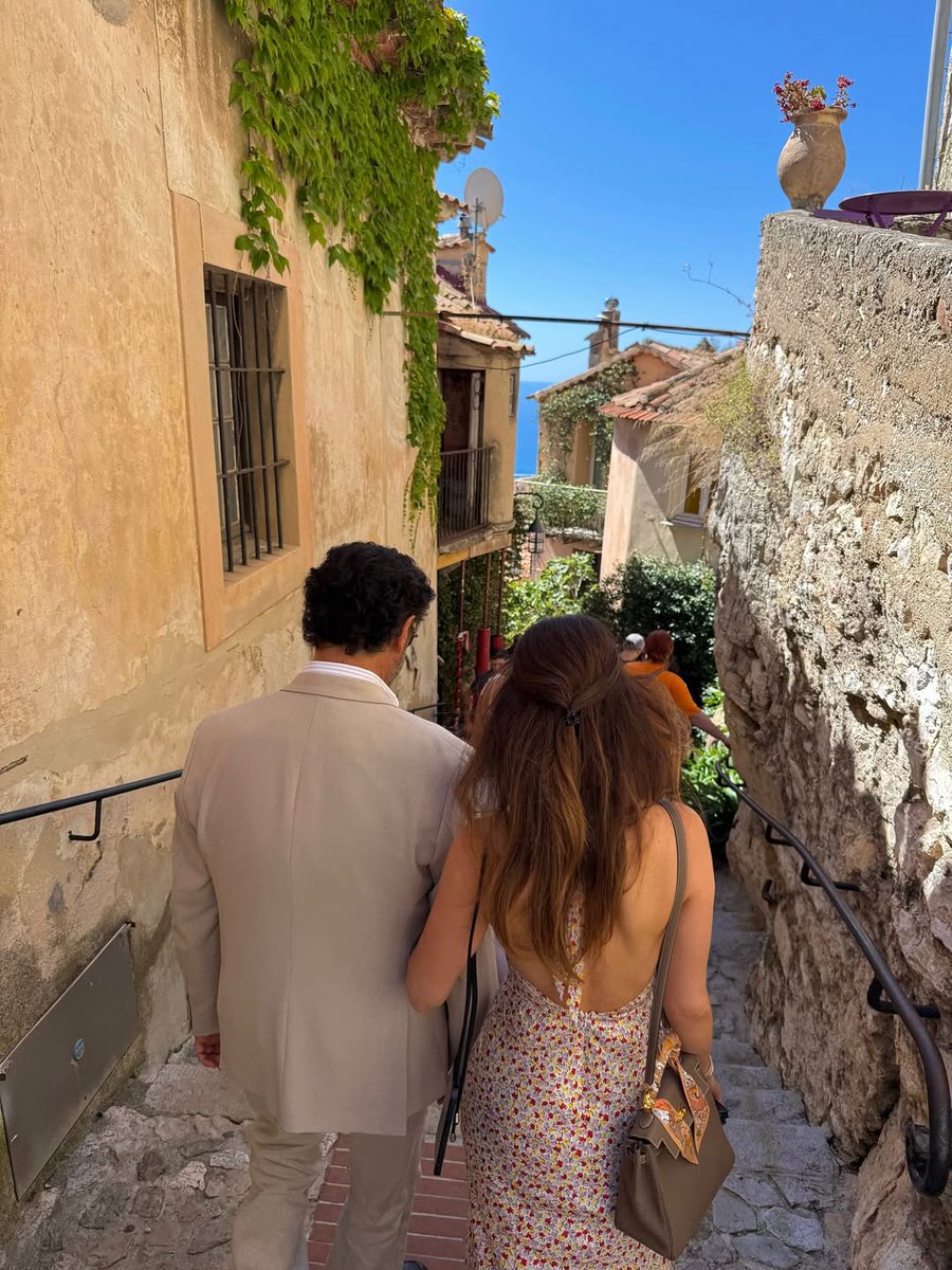 السوبرستار #راغب_علامة يغازل زوجته بكلمات رومانسيّة، وذلك من خلال منشور عبر حسابه الرسمي على موقع تبادل الصور والفيديوهات #إنستجرام، تضمن جلسة تصوير جديدة، وعلق عليها قائلًا: “«حبك ساكن قلبي وروحي»
#خايف_من_إيه
<a href="/raghebalama/">RaghebAlama</a>
newsroom.info/180605