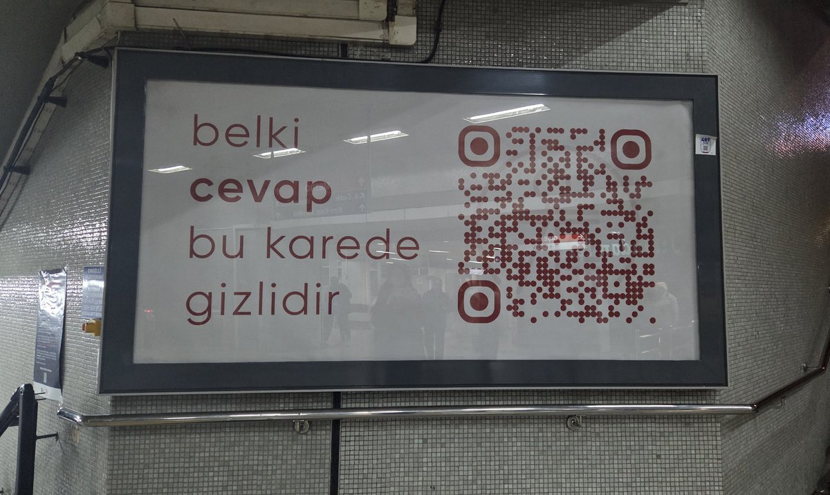 Ankara’nın her yerine yerleştirilen bu reklamlar, Özel Güven Hastanesi’ne ait. Hastane bünyesinde vale olarak çalışan bir kişi, görev başındayken rahatsızlanmış; ancak tetkik masrafları karşılanmadığı için evine gönderilmiş ve kısa süre sonra hayatını kaybetmişti.

Unutmayalım.