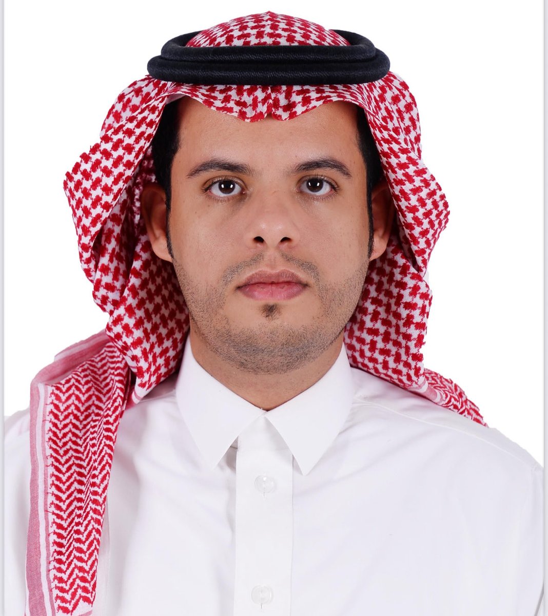 الحماية المفرطة في تربية الأبناء، قد تبدو حبًا وحرصًا، لكنها في الحقيقة تنشأ لنا أبناء يعانون من هشاشة نفسية، تجعلهم يفتقدون القدرة على التكيف مع ضغوط الحياة، وتحمل المسؤولية؛ لأنهم اعتادوا أن هناك من يتولى عنهم المواجهة دائمًا.
من الضروري أن نربي أبناءنا على تحمل المسؤولية منذ