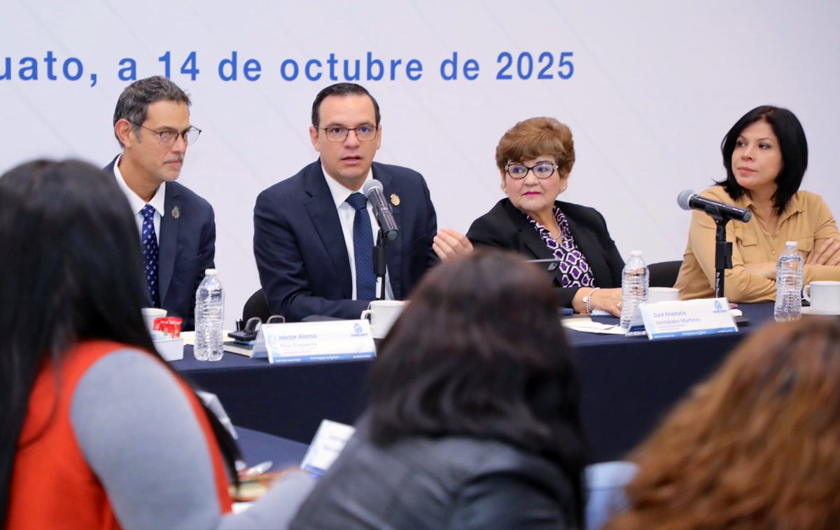 jorgelona1's tweet photo. En Guanajuato acompañamos a las familias y perseveramos en busca de todas las personas desaparecidas, con una estrategia interinstitucional que se traduce en avances concretos.

Hoy, junto con @FGEGUANAJUATO y la Comisión Estatal de Búsqueda les compartimos a las buscadoras y colectivos los nuevos desarrollos en los mecanismos de búsqueda, incluyendo el diagnóstico y atlas de riesgo, así como el mecanismo extraordinario de protección, los progresos en materia de capacitación, el registro estatal de fosas comunes, la búsqueda en vida y análisis de contexto, además del Programa Estatal de Prevención y Atención a la Desaparición de Niñas, Adolescentes y Mujeres.

Así a través del diálogo y las herramientas institucionales, refrendamos el trabajo permanente en equipo con ellas, por la justicia, la tranquilidad y la paz del Guanajuato que compartimos.